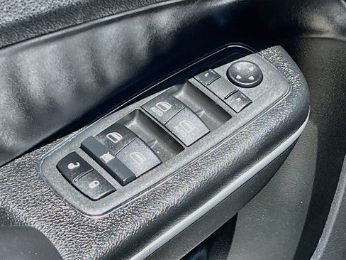 Used 2022 Chrysler 300 S RWD image 18