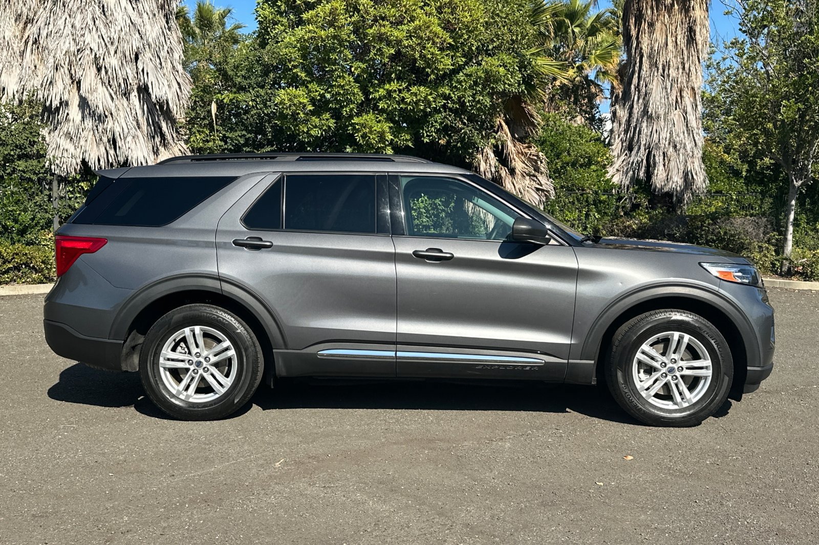 Certified 2023 Ford Explorer XLT RWD image 2