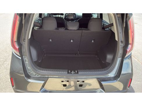 Used 2025 Kia Soul LX w/ LX Technology Package FWD image 9