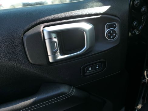 Used 2023 Jeep Wrangler Unlimited Sahara image 15