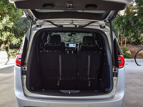 New 2026 Chrysler Pacifica Limited w/ S Appearance Package image 25