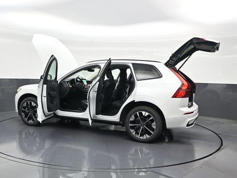 New 2026 Volvo XC60 B5 Plus AWD/4WD image 32