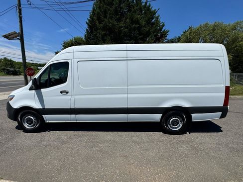 Used 2022 Mercedes-Benz Sprinter 2500 image 9