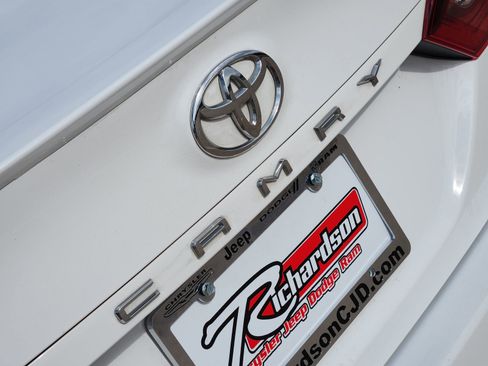 Used 2023 Toyota Camry SE image 18