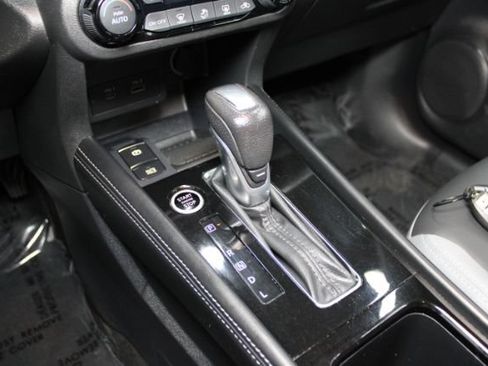 Used 2021 Nissan Kicks SR w/ SR Premium Package FWD image 17