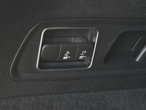 Used 2025 Mercedes-Benz GLS 580 4MATIC image 23