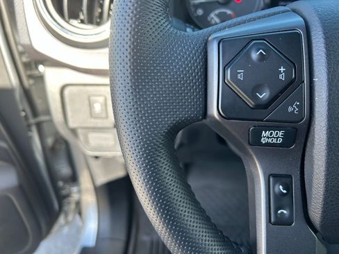 Used 2022 Toyota Tacoma TRD Off-Road image 20