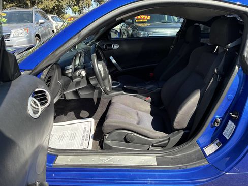 Used 2004 Nissan 350Z Enthusiast w/ Cargo Convenience Pkg image 3