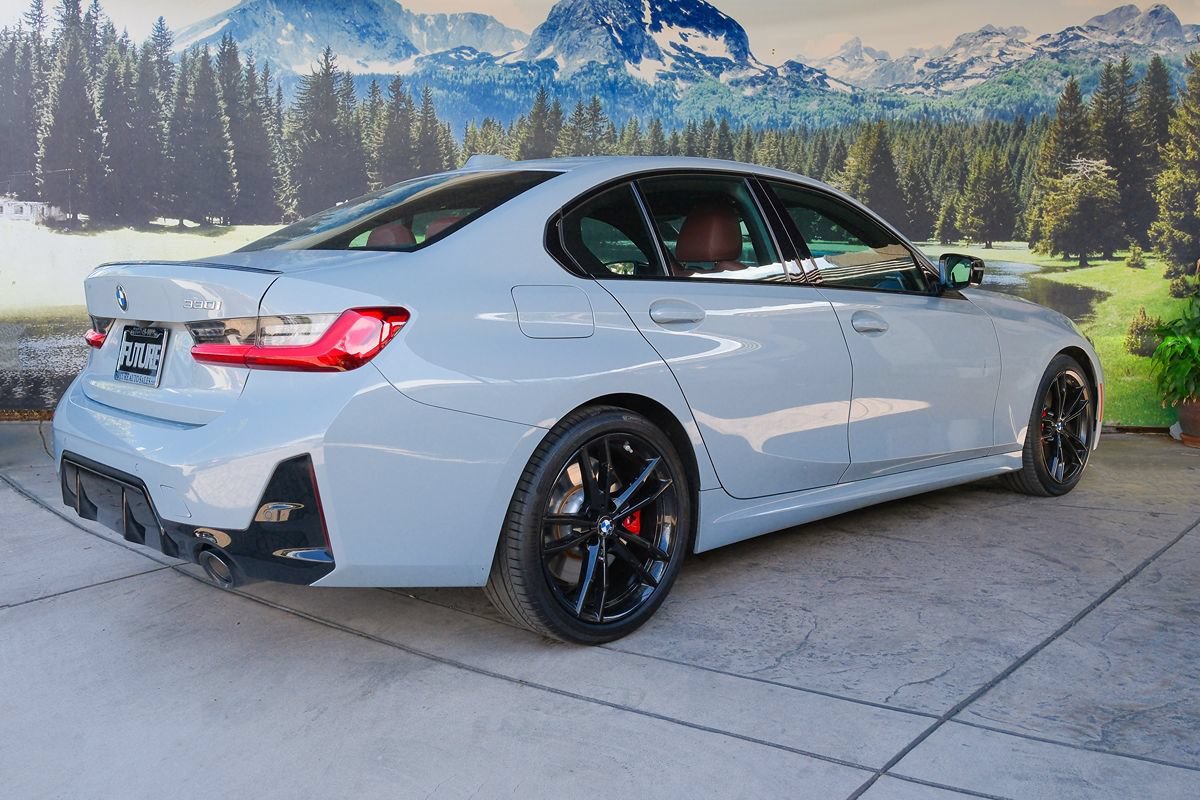 Used 2024 BMW 330i Sedan w/ M Sport Package RWD image 5