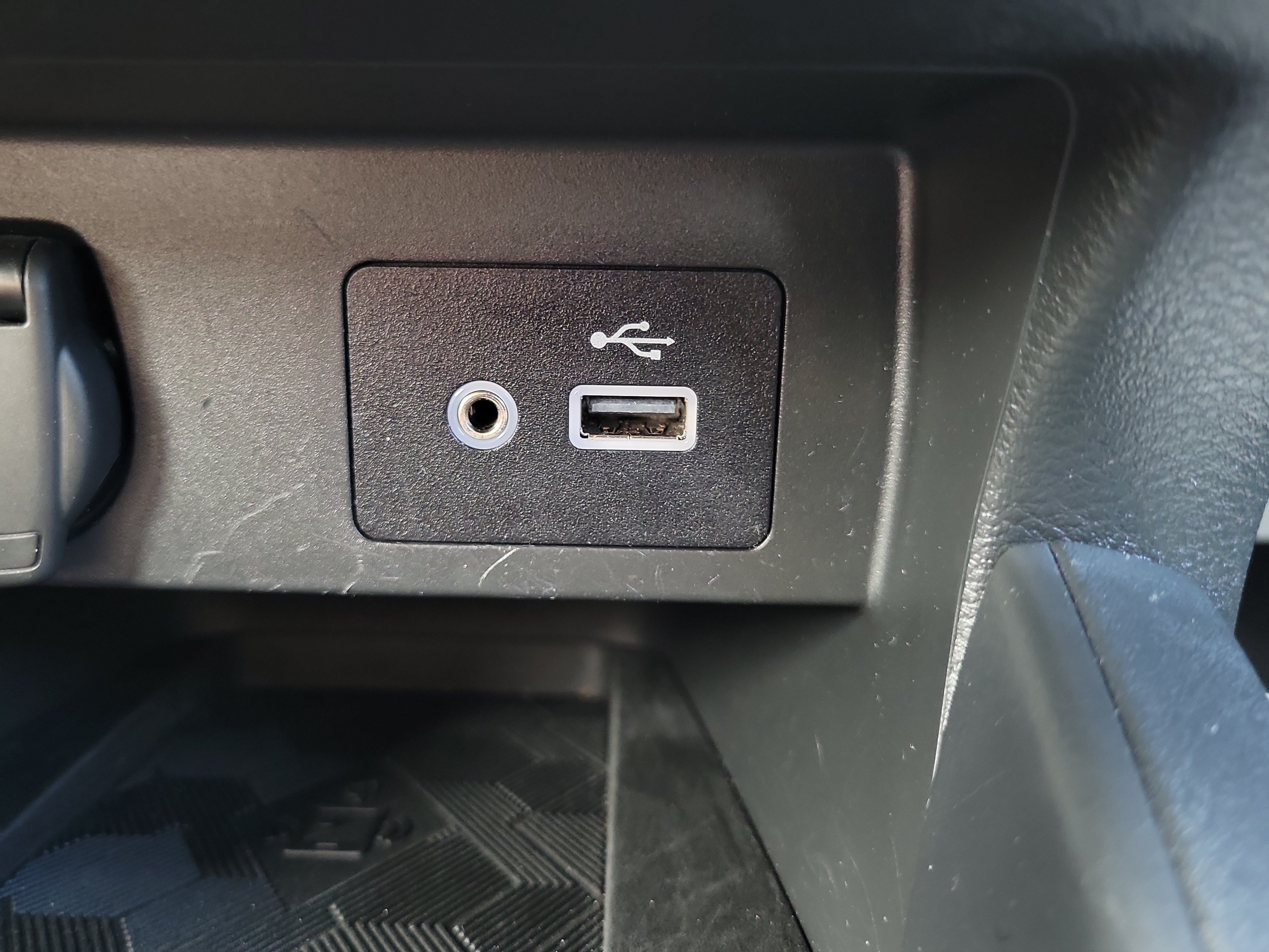 Certified 2025 Nissan Versa SV FWD image 24