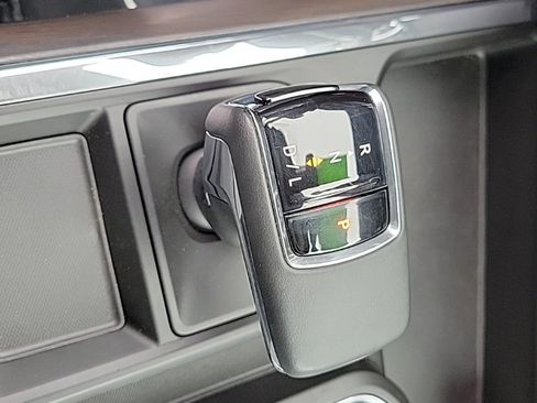 Used 2024 GMC Sierra 1500 SLT w/ SLT Convenience Package image 12