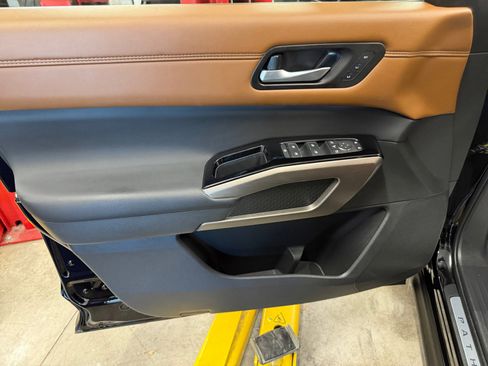 Used 2024 Nissan Pathfinder Platinum image 31