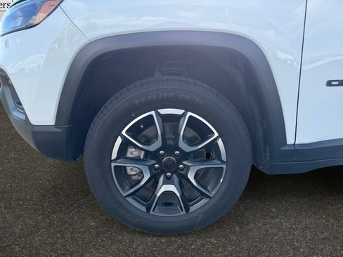 Used 2025 Jeep Compass Trailhawk AWD/4WD image 14