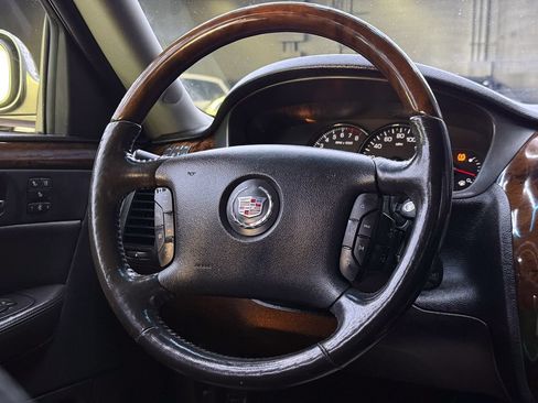 Used 2010 Cadillac DTS Premium FWD image 19