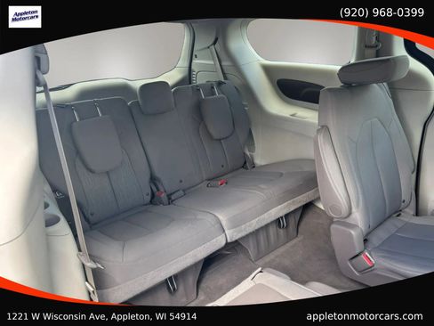 Used 2018 Chrysler Pacifica Touring Plus FWD image 33