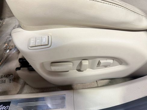 Used 2010 Cadillac SRX Luxury image 29