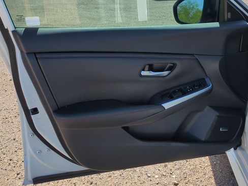 Used 2021 Nissan Sentra SR w/ SR Premium Package FWD image 11