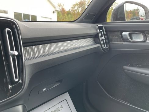 Used 2019 Volvo XC40 T5 R-Design image 40