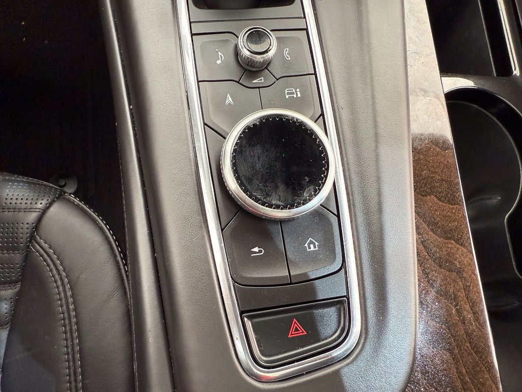 Used 2024 Cadillac Escalade Sport Platinum w/ LPO, ONYX Package AWD/4WD image 38