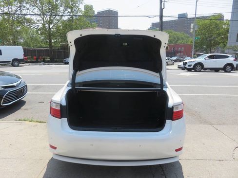 Used 2015 Lexus ES 300h w/ Premium Package w/Bamboo Trim FWD image 25