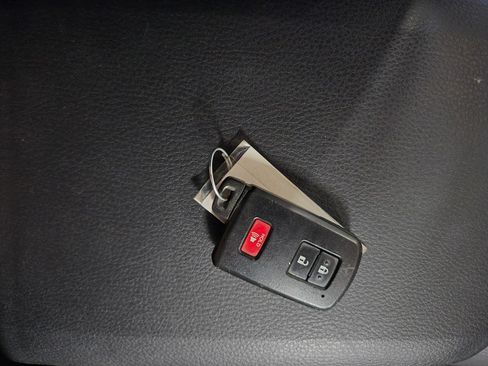 Used 2019 Toyota Tacoma TRD Sport AWD/4WD image 17