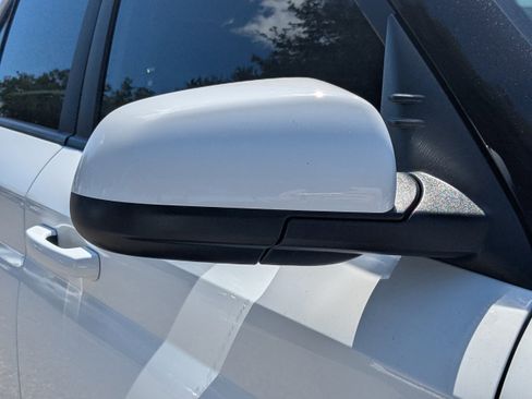 New 2025 Hyundai Venue SE image 10