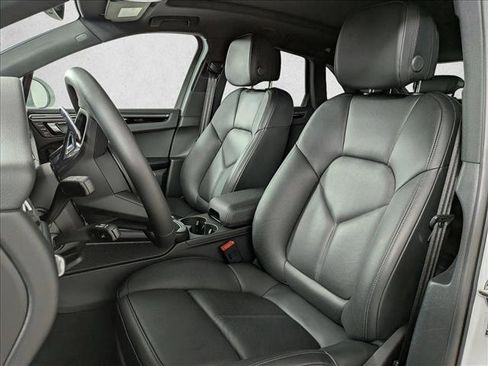 Certified 2025 Porsche Macan Turbo AWD/4WD image 5