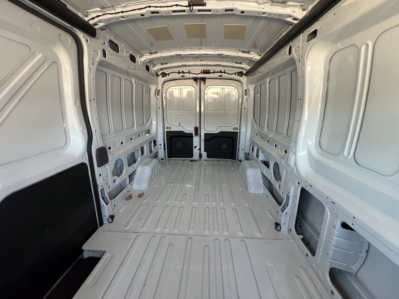 Used 2026 Ford Transit 250 148 Medium Roof RWD image 9