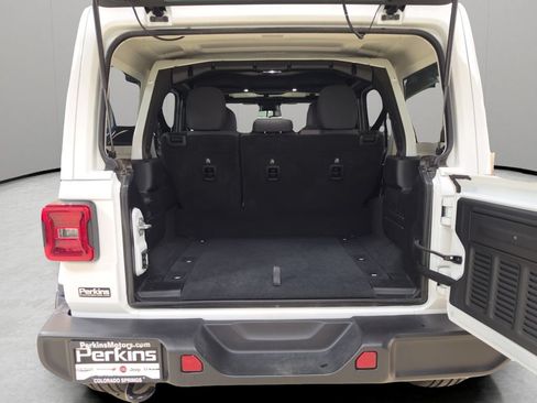Used 2025 Jeep Wrangler Unlimited Sahara AWD/4WD image 10