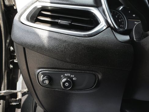 Used 2019 Chevrolet Equinox LT w/ Sun & Navigation Package AWD/4WD image 17