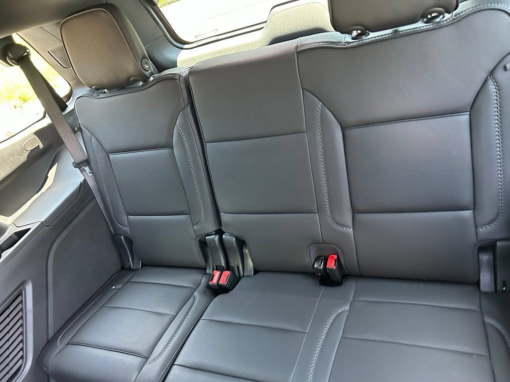 Used 2025 GMC Yukon Denali w/ Denali Reserve Package RWD image 50
