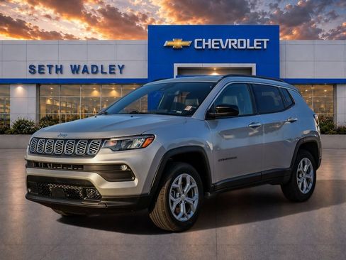 Used 2024 Jeep Compass Latitude AWD/4WD image 3