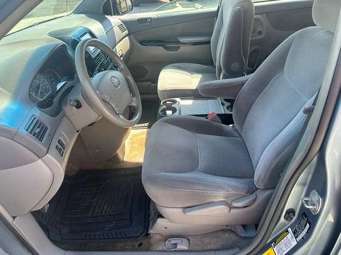 Used 2005 Toyota Sienna LE w/ LE Pkg 3 FWD image 32
