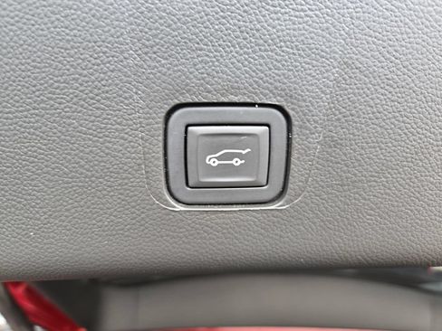 Used 2023 Chevrolet Traverse LT AWD/4WD image 16