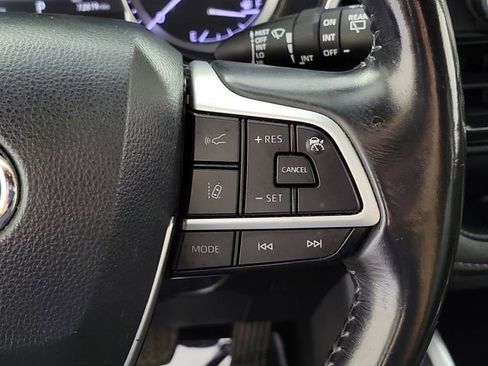 Used 2022 Toyota Highlander XSE FWD image 26