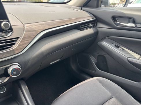 Used 2025 Nissan Altima 2.5 SV FWD image 35