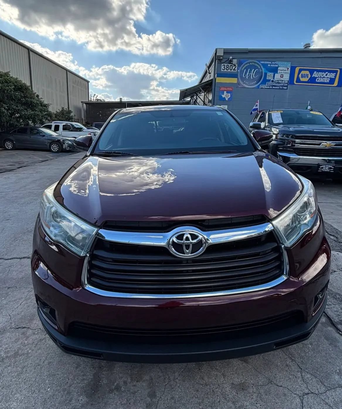 Used 2016 Toyota Highlander LE FWD image 2