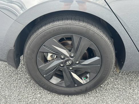 Used 2023 Hyundai Elantra Blue FWD image 17