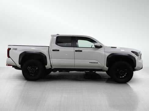Used 2024 Toyota Tacoma TRD Off-Road w/ TRD Off Road Premium Package AWD/4WD image 6