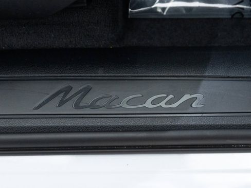 Used 2023 Porsche Macan AWD/4WD image 61