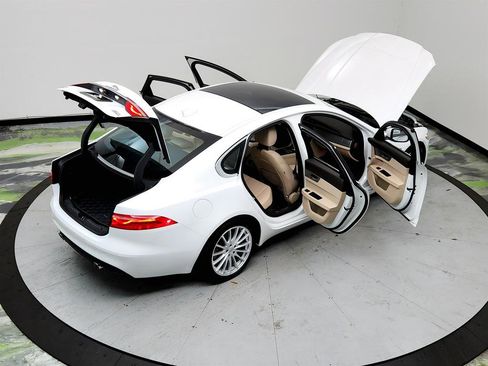 Used 2020 Jaguar XF Prestige AWD/4WD image 38