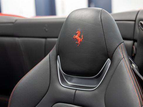 Used 2020 Ferrari Portofino RWD image 41