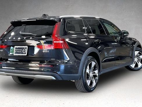 Used 2025 Volvo V60 B5 Cross Country Plus AWD/4WD image 7