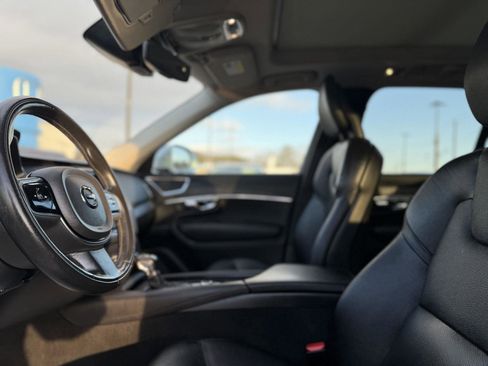 Used 2020 Volvo XC90 T6 Momentum image 12