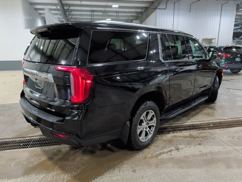 Used 2022 GMC Yukon XL SLE w/ Gmc Pro Safety Plus Package image 3