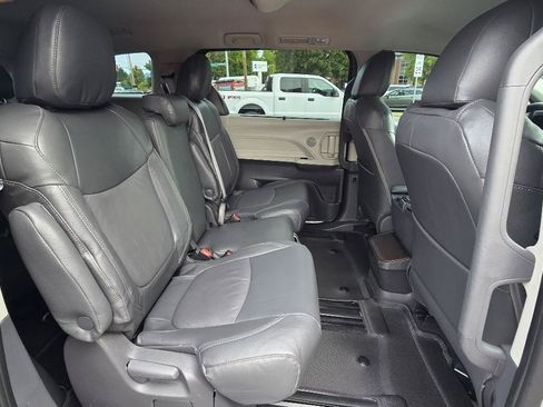 Used 2021 Toyota Sienna LE FWD image 15