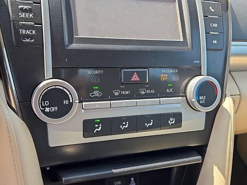 Used 2014 Toyota Camry LE FWD image 22