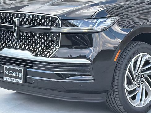 New 2026 Lincoln Navigator Reserve AWD/4WD image 2