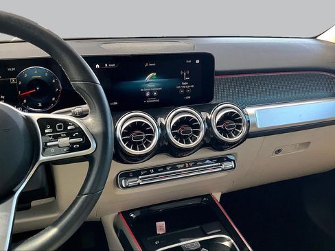 Used 2022 Mercedes-Benz GLB 250 image 7