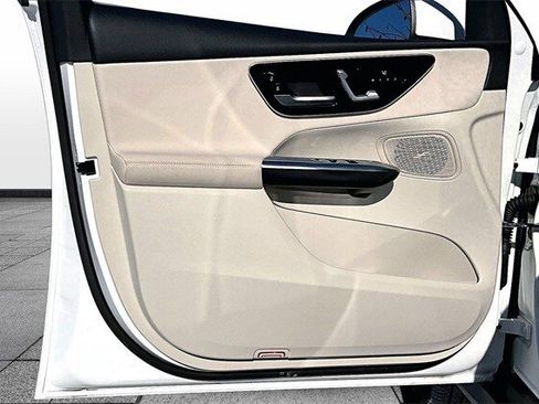 Certified 2025 Mercedes-Benz GLC 300 4MATIC image 23